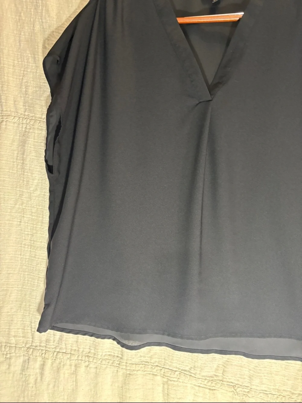 Banana Republic Black V-Neck Flowy Cap Sleeve Blouse